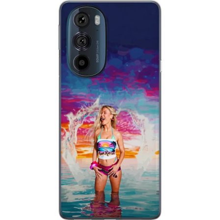 Kompatibelt Mobildeksel til Motorola Edge 30 Pro Blond kvinne i fargerik strandantrekk som leker i havet ved solnedgang