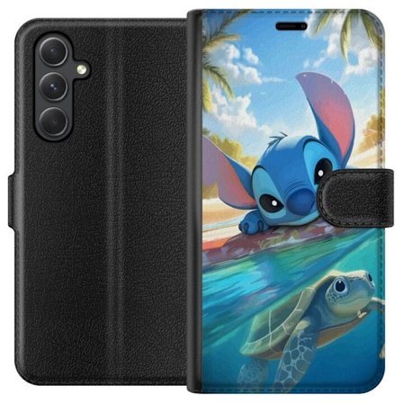 Kompatibel Tegnebogsetui til Samsung Galaxy A35 Stitch med skildpadde - sød blå alien i tropisk strandmiljø fra Disney