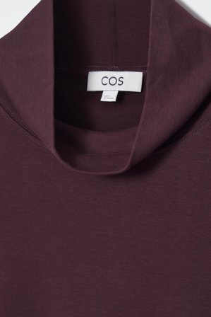COS Women's T-Shirt A Maniche Lunghe Con Collo A Imbuto in Rosso