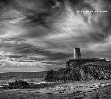 Du y moroedd LLYN Y CWN