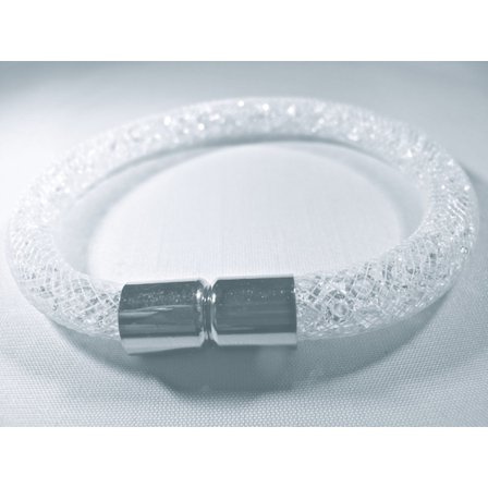 Vit armband fylld med vita kristaller