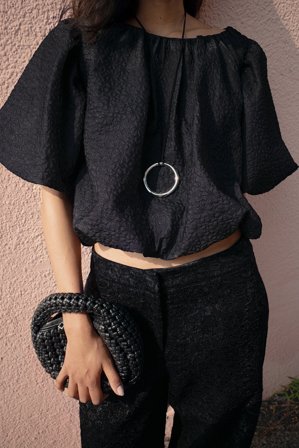 NA-KD - Bred bluse med puffermer - Sommersett - Svart - EU 38