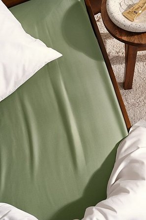 Jotex - Satin Dra-på-lakan i Satin Ekologisk Oliv olja ZACK - Köp Dra-på-lakan hos Jotex