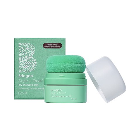 Briogeo Dry Shampoo Puff Tinted (Light dark), Hår, Hårstyling, Tørshampoo