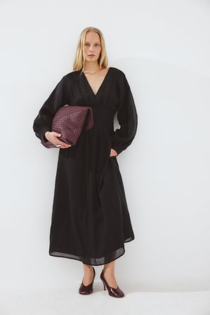 NA-KD Midikleid mit Falten an der Taille und V-Ausschnitt - Herbstkleider - Schwarz - EU 36