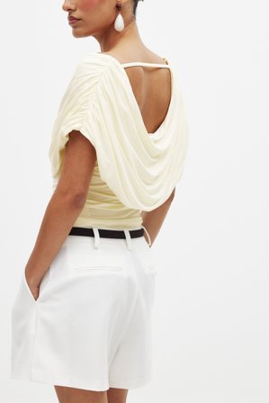 NA-KD - Soft Line drapert topp - Ermeløse topper - OffHvit - XS (EU 32)
