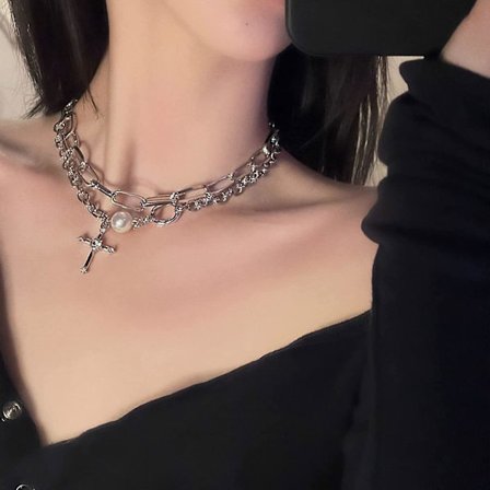 Punk flerskiktad kors choker halsband kedja silver kors liten pärla hänge choker för kvinnor flickor