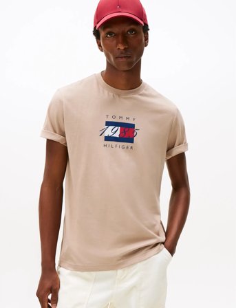 Tommy Hilfiger Linear Flag Graphic Tee - Beige - M