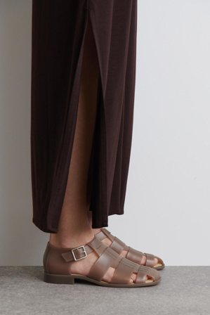 COS Women's Sandalias Cangrejeras De Goma in Marrón