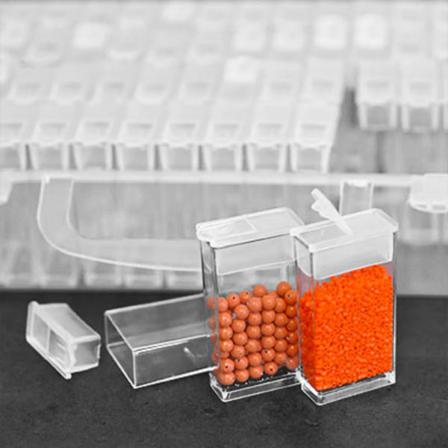 64 Små Flip-top Containrar I En 13x23mm Förvaringslåda