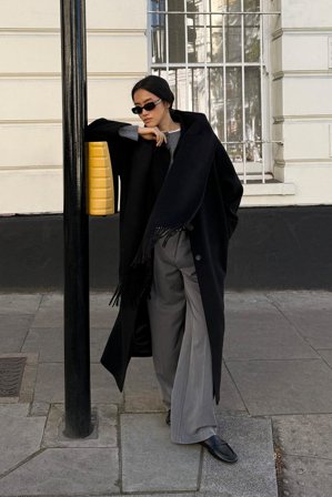 NA-KD - Lang kåpe i ullblanding med skjerfdetaljer - Vinterjakker - Svart - EU 34