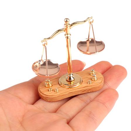 1/12 Dollhouse Miniatyrtillbehör Mini Balance Skala Modell T