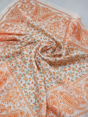 7Days Satengskjerf Orange Blomster 70x70
