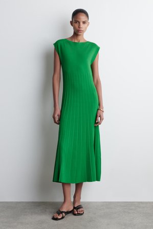 COS Femme Robe Longue Plissée En Maille Dress in Vert