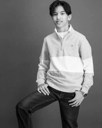 GANT COLOR BLOCKED SHIELD HALF ZIP Grå Genser Gutt - Kids Brand Store