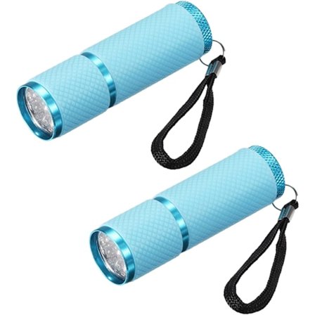 Valaisevat taskulamput, 2 kpl minikokoisia alumiinitaskulamppuja kumipinnoitteella, varustettu hihnalla, sopivat retkeilyyn ja vaellukseen.