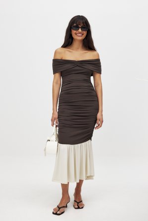 Thammy Salcedo X NAKD Jersey Off Shoulder Midi Dress - Skulderløse kjoler - Brun - XS