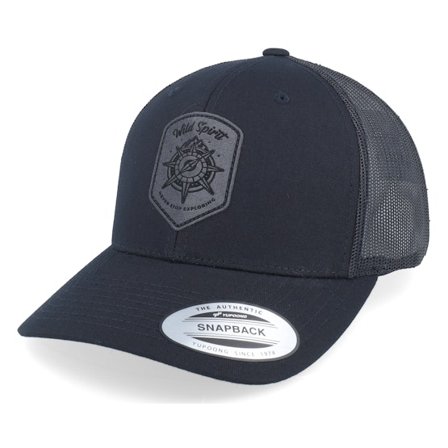 Wild Spirit - Black trucker Czapka Z Daszkiem - Compass Shield Black Patch Black Trucker @ Hatstore