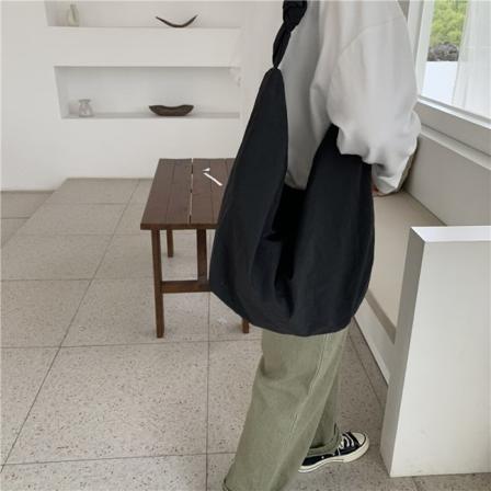 Musta naisten laukku diagonaalinen olkalaukku kevät nailon suuri kapasiteetti yksinkertainen retro ostoskassi