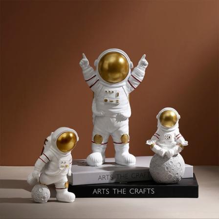 Astronaut Desktop Ornaments Resin Spaceman Figur Leksak Skrivbordsdekoration för vardagsrummet Sovrum Kontorsdekoration combination three gold