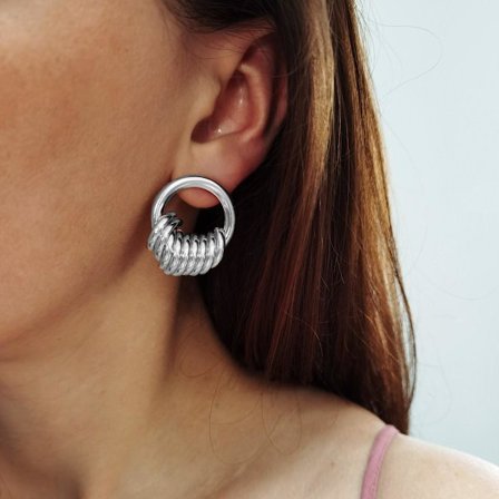 Glam Silver Örhängen med en Dekorerad Ring