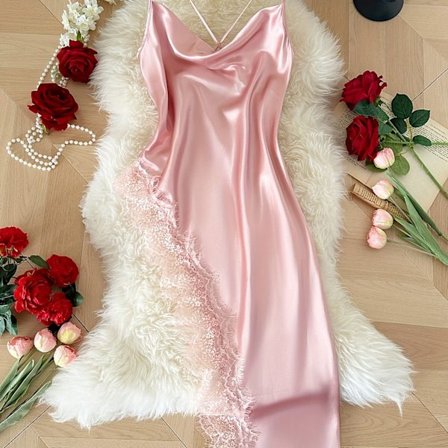 Dame Komfortabel Afslappet Lang Natkjole med Lagdelt Halsudskæring og Stropper.