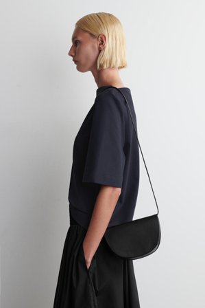 COS Femme Sac Bandoulière Curve - Cuir Bag in Noir