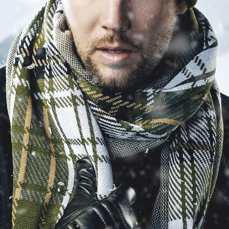 Olivgrüner Schal aus recycelter Baumwolle mit Karomuster für Männer - Winterschals