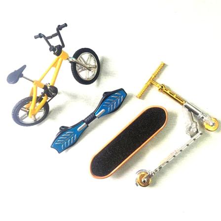 for Creative Mini Finger Stunt Board modellsett Finger Skateboard Gripebrett Fleksibelt skrivebordsspill for tenåringer Voksen Collect