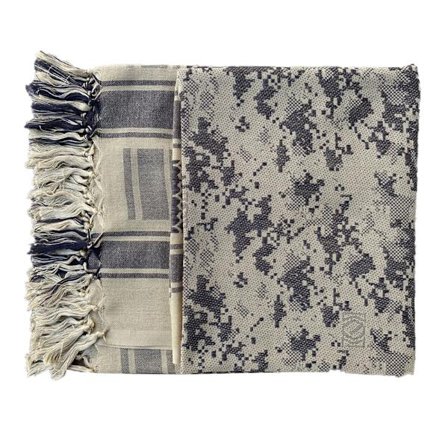 Tyylikäs huivi, aavikkopään ja kaulan huivi tupsulla