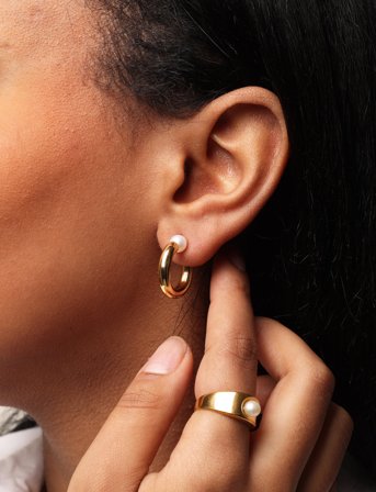 Design Letters Chunky Pearl Hoops - Gold - ONE SIZE