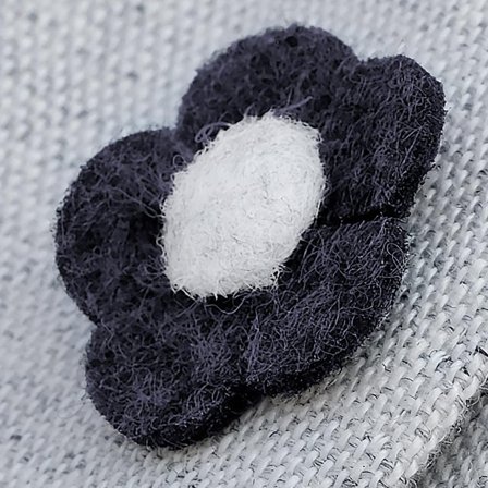 Kvet do klopy v námorníckej modrej a bielej farbe pre mužov - Kvetinové ihly do saka