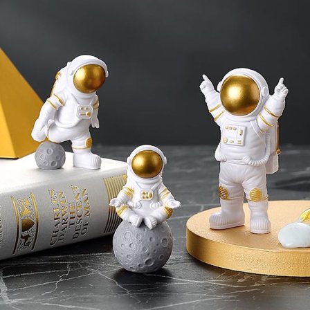 Astronaut dekorationer til skrivebordet, 3 rumkage top harpiks astronaut model astronaut dukke guld