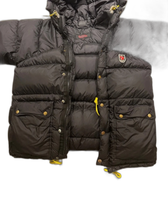 Svart pufferjacka från Fjällräven