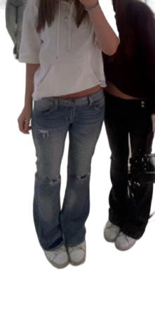 Blå bootcut jeans med slitningar