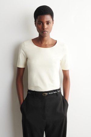 COS Damen Schmales Baumwoll-T-Shirt Mit Tiefem Ausschnitt - Weiss