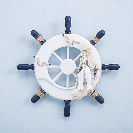 Trestykke skipsratt i tre med fiskenett, anker, måke, nautisk veggdekorasjon