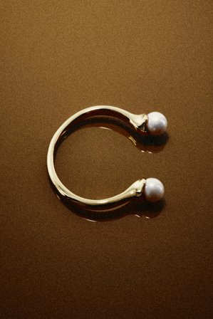 COS Women's Freshwater Pearl Cuff in Gold-coloured