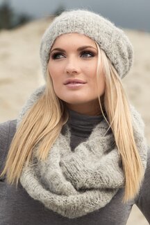 Beskrivning Halskrage och mössa