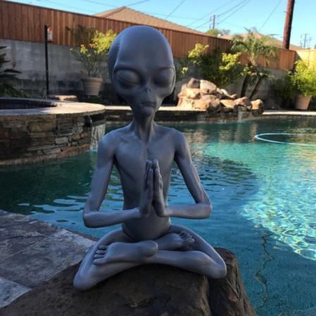 1 kpl Meditoiva Alien Resin-koriste UFO Sisä- ja ulkokoristeluun
