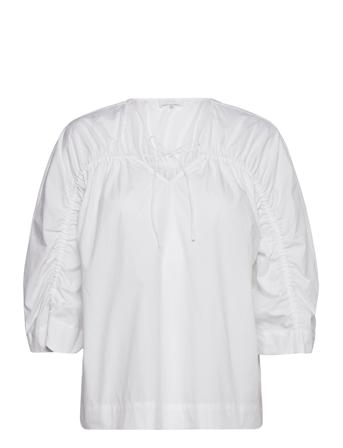 Lr-Bradie White Levete Room