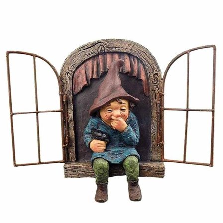 Hagestatue av hagenisse - sjarmerende hagedekorasjon