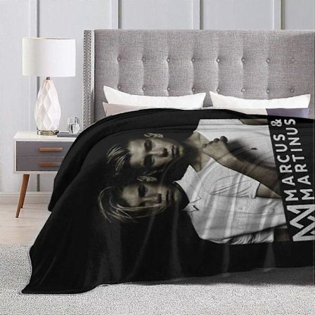 Erittäin pehmeät Marcus & Martinus -mukavat heittotyynyt neljälle vuodenajalle, kevyet lämpimät peitot, sopivat sohvanpeitoiksi aikuisille ja lapsille