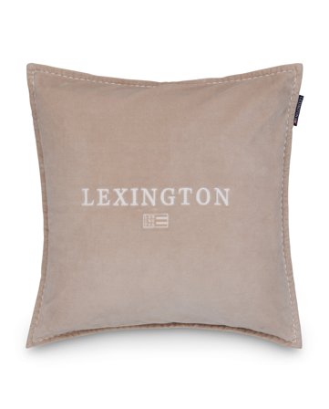 Lexington ICONS sammetskuddfodral med Lexingtonloggan i ekologisk bomull, beige