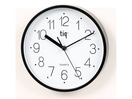 Väggur TIQ 22,5cm svart - Lyreco - Kontorsmöbler och inredning - Väggur - Väggur