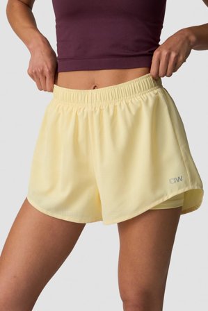 ICANIWILL - Mirage 2-in-1 Shorts Wmn Butter Yellow - Dame - ICIW