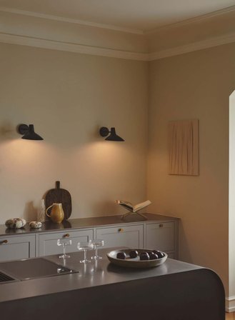 Darci vegglampe kort - sort