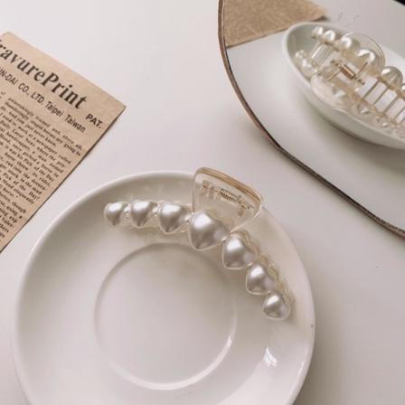 2 st hårklämmor för kvinnor stora kärlekspärlor käkklämmor Mode pärla hårklämmor plast hårfångare White love transparent 9CM