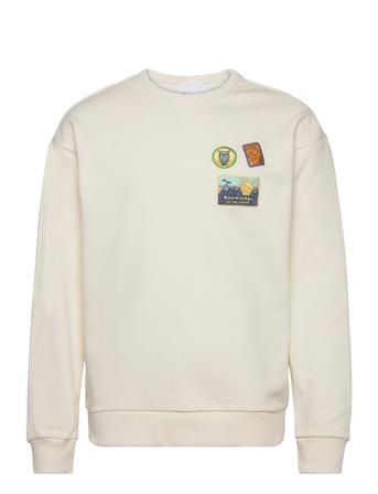 Loose Fit Crew Sweat With Badge Emb Tops Sweat-shirts & Hoodies Sweat-shirts Cream Knowledge Cotton Apparel