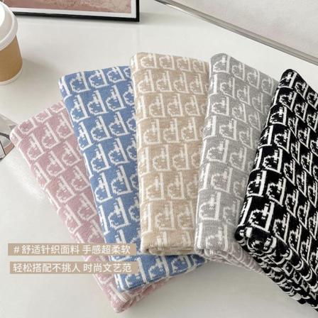 Elegant kvinnlig falsk krage Avtagbar halvstickad sjal Temperament Vild förtjockad varm sjal Scarf Gray letters P 202cm